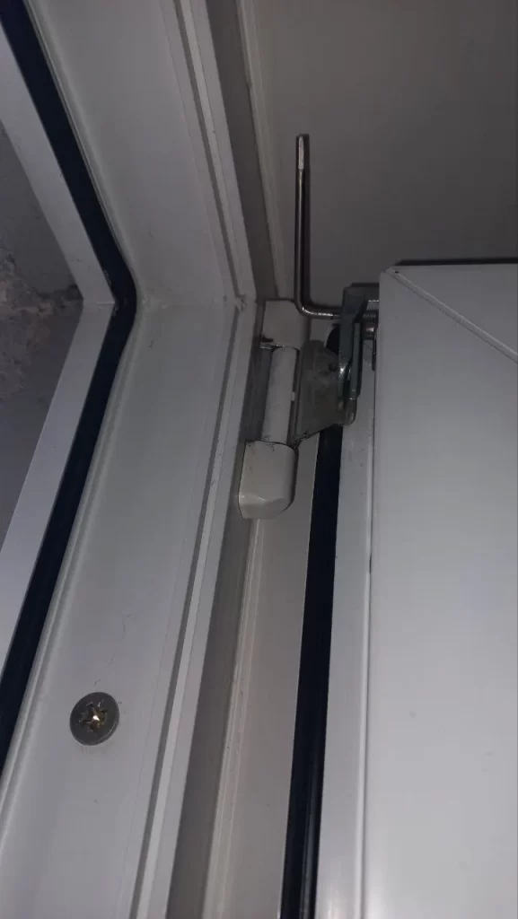 регулировка пластиковых дверей на балкон